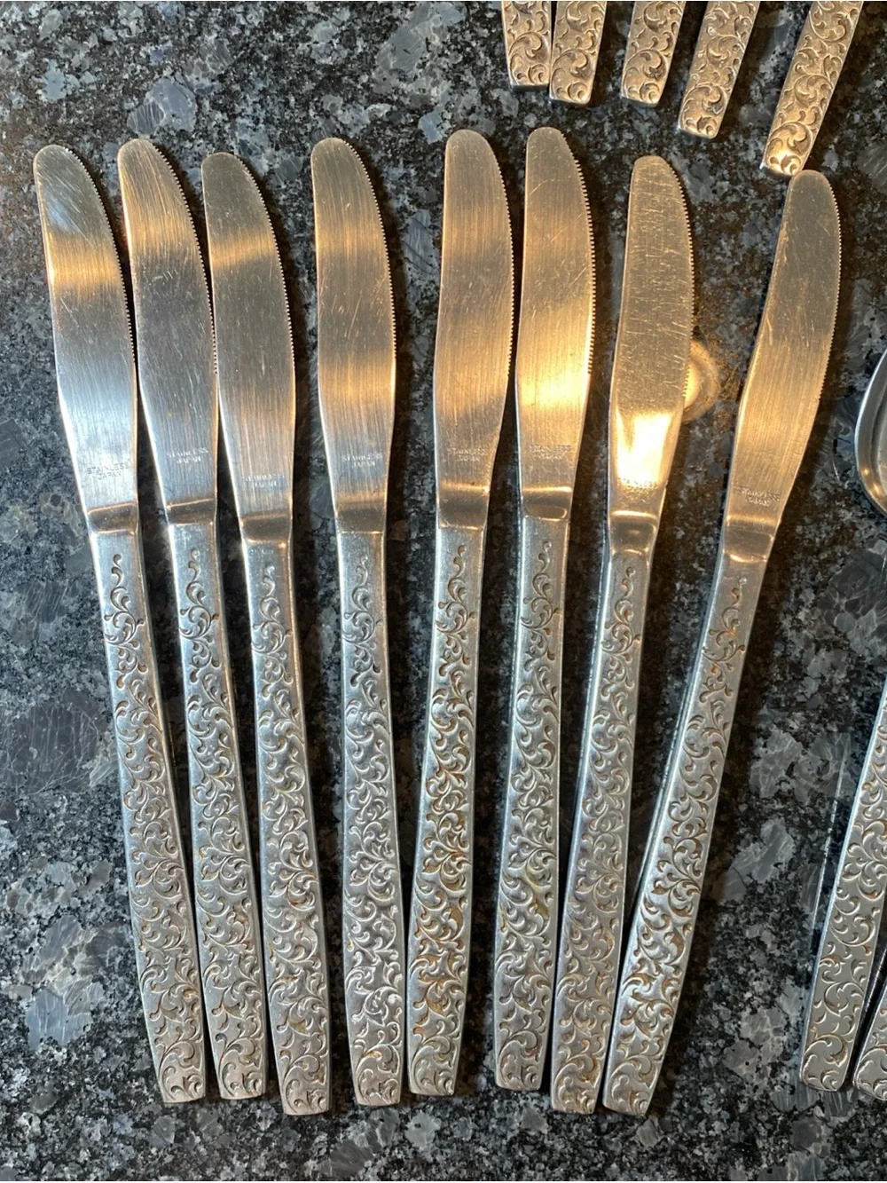 CORSICAN Stainless Steel Japan Scrolls Black Silverware Dinner Set Of 25